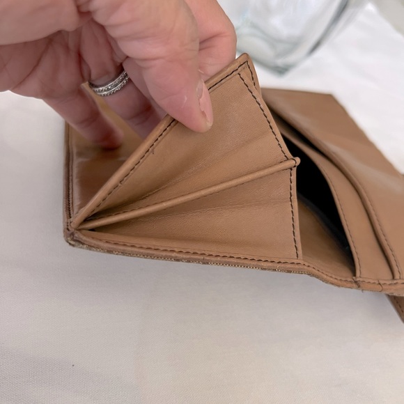 Authentic Gucci Wallet - Picture 10 of 17